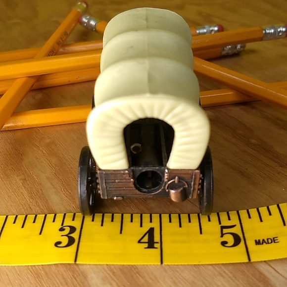Collectable Metal Die Cast Covered Wagon sharpener - Picture 9 of 11